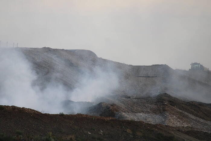 Grote rookontwikkeling bij hevige brand op stortplaats