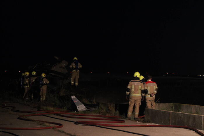 Groot stuk dijk in brand