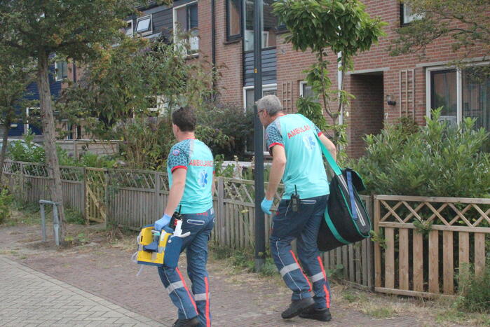 Traumahelikopter landt op speelveld