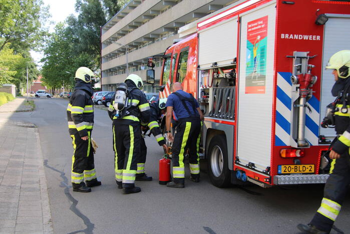 Brandende plantenbak snel geblust door brandweer