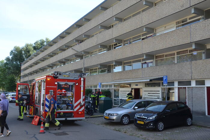 Brandende plantenbak snel geblust door brandweer