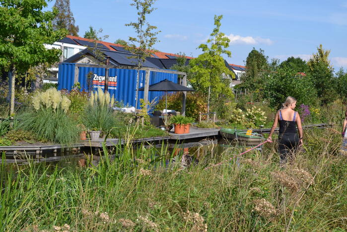 Brandweer redt paard uit water