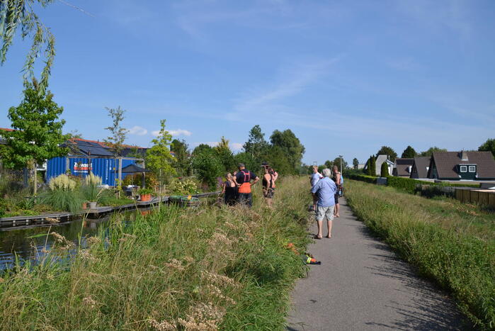 Brandweer redt paard uit water