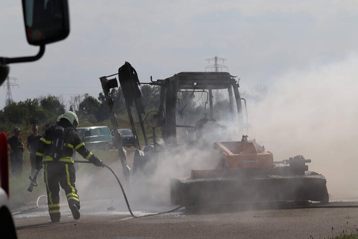 Traktor verwoest vanwege brand