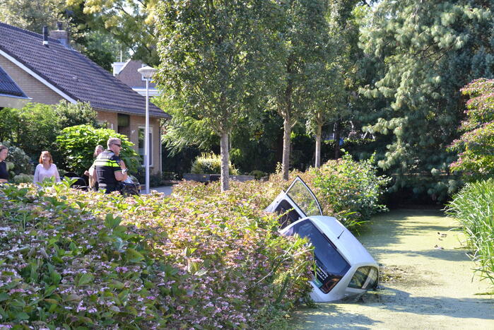 Automobilist belandt in sloot