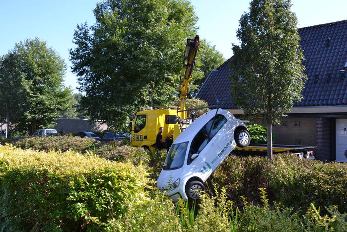 Automobilist belandt in sloot