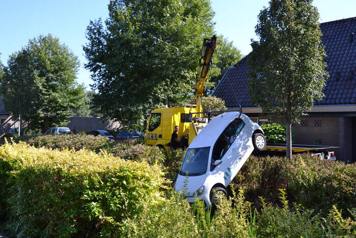 Automobilist belandt in sloot