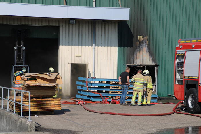 Grote brand in bedrijfsloods