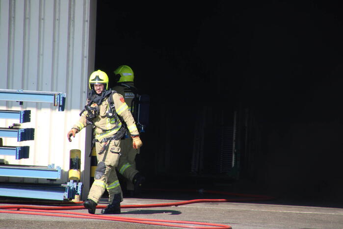 Grote brand in bedrijfsloods
