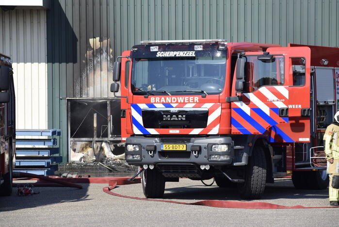 Grote brand in bedrijfsloods