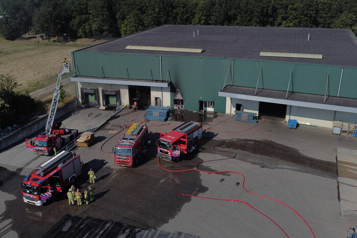 Grote brand in bedrijfsloods