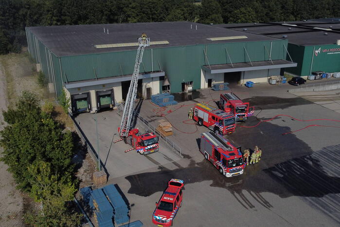 Grote brand in bedrijfsloods