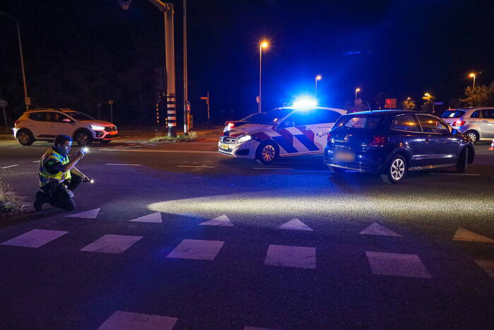 Scooterrijdster gaat hard onderuit en raakt ernstig gewond