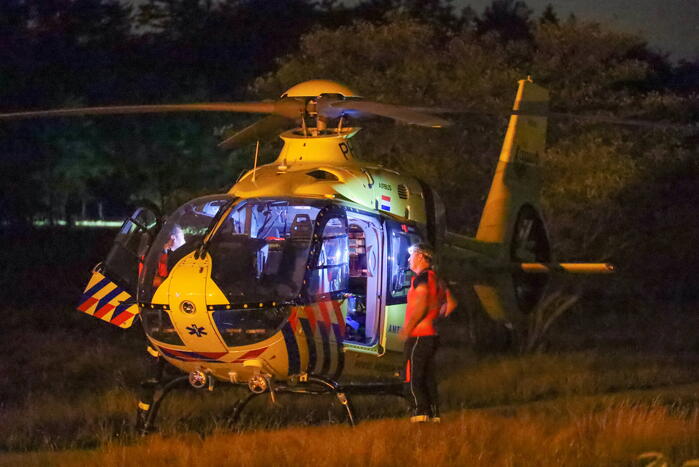 Scooterrijdster gaat hard onderuit en raakt ernstig gewond