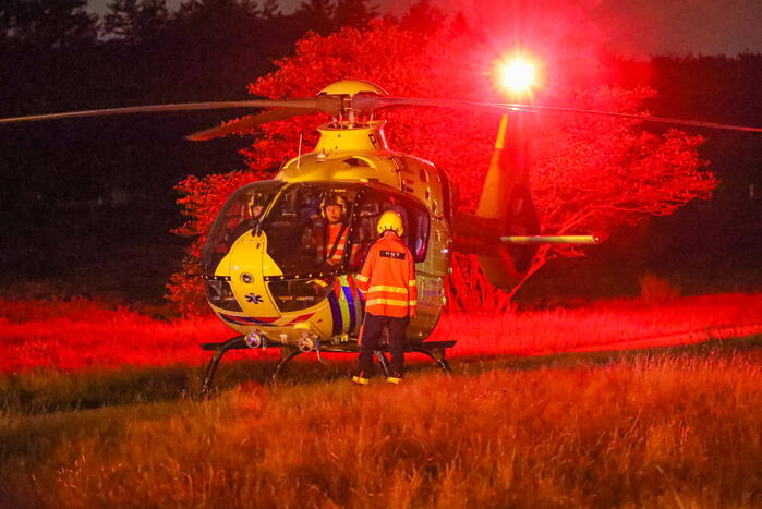 Scooterrijdster gaat hard onderuit en raakt ernstig gewond