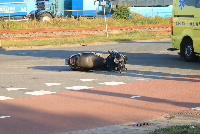 Scooterrijder gewond bij botsing met auto