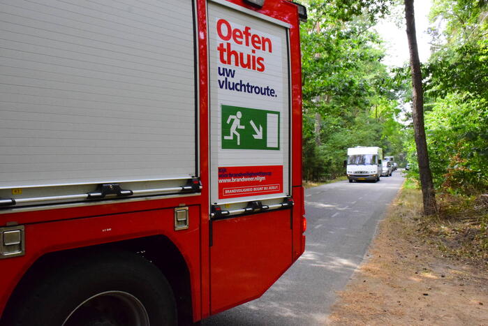 Weg kort afgesloten door omgevallen boom