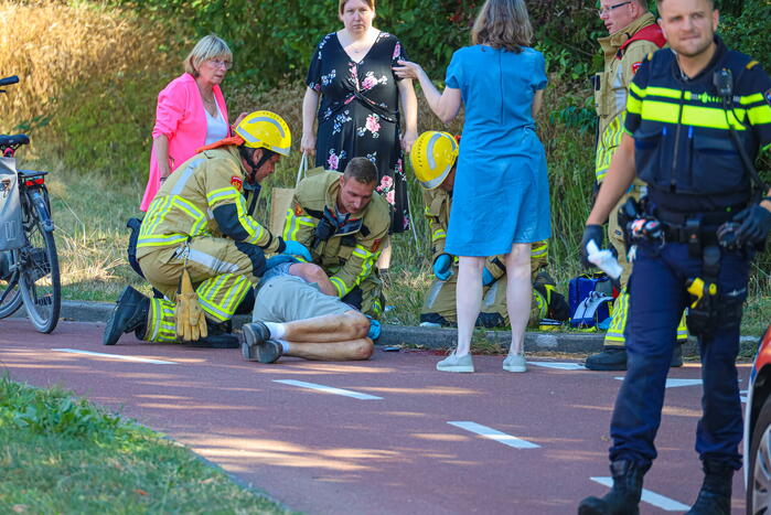 Man loopt hoofdwond op na val van fiets