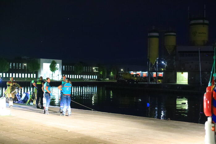 Grote zoekactie nadat auto te water raakt