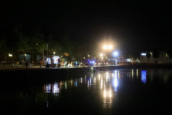 Grote zoekactie nadat auto te water raakt