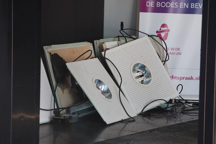 De nieuwe bibliotheek ontruim vanwege brand