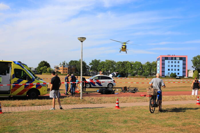 Wielrenner en scooterrijder botsen op fietspad
