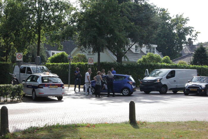 Flinke schade bij botsing tussen auto en bestelbus