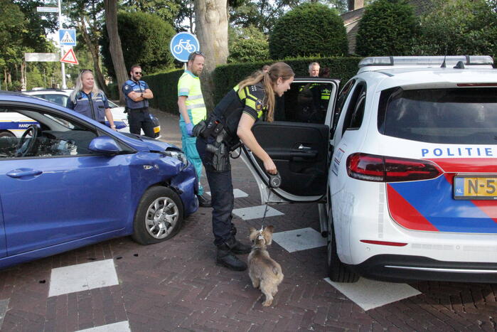 Flinke schade bij botsing tussen auto en bestelbus