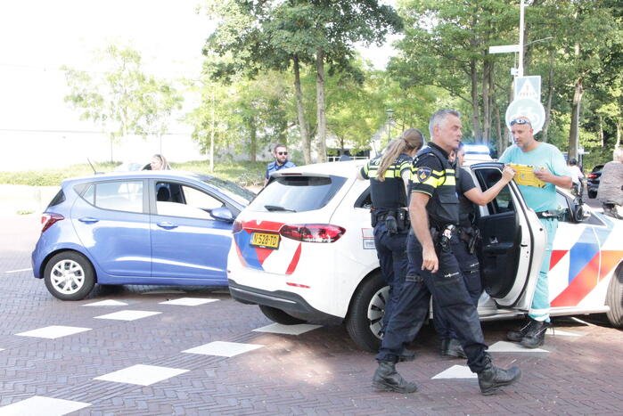 Flinke schade bij botsing tussen auto en bestelbus