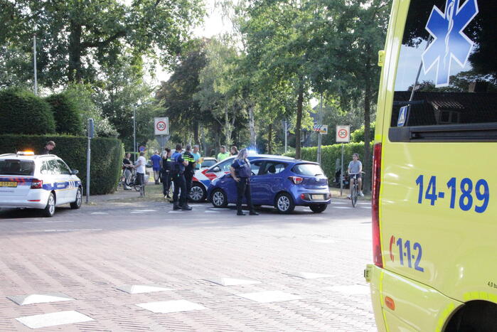 Flinke schade bij botsing tussen auto en bestelbus