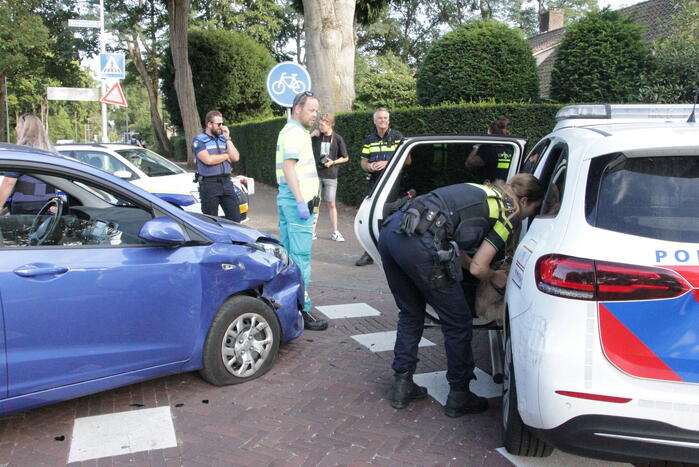 Flinke schade bij botsing tussen auto en bestelbus