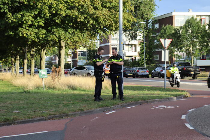 Fietser gewond bij botsing op rotonde