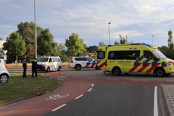 Fietser gewond bij botsing op rotonde