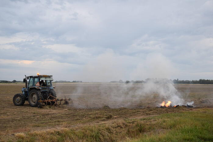 Brand door omploegen van weiland