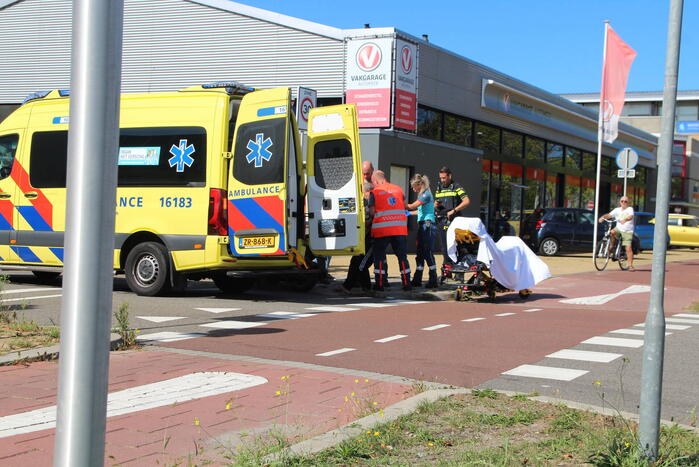 Scooterrijder aangereden door bestelbus
