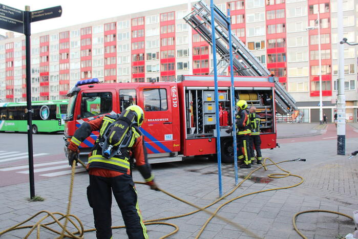 Scooter uitgebrand bij fietsenstalling