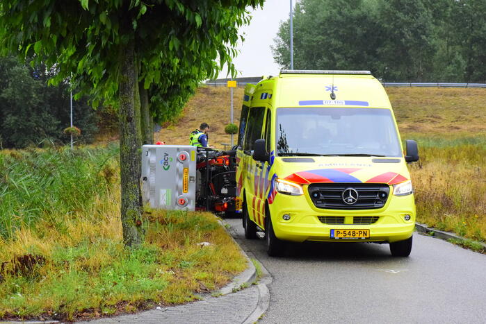 Onkruidverdelger kantelt tijdens werkzaamheden