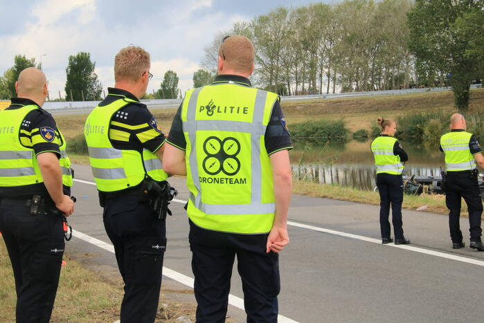 Auto belandt in het water bij ongeval