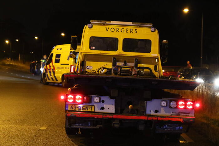 Personenauto belandt op zijn zijkant