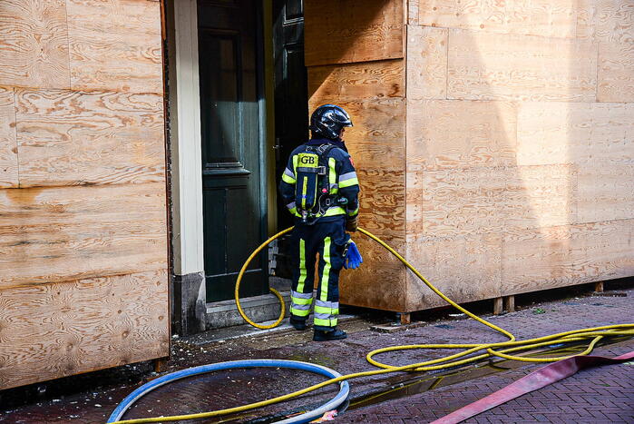 Veel schade na uitslaande brand op dak kerk