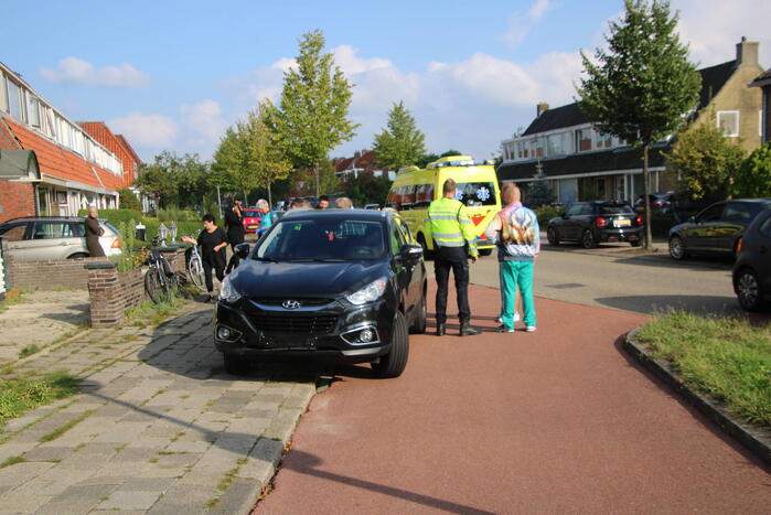 Fietser en automobilist in botsing