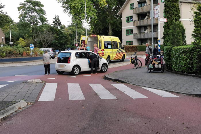 Fietser gewond bij botsing op rotonde