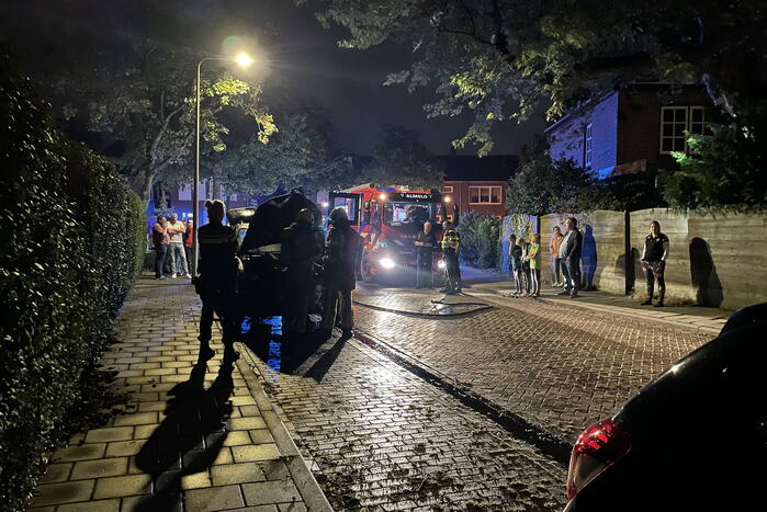 Brand in geparkeerde auto snel geblust