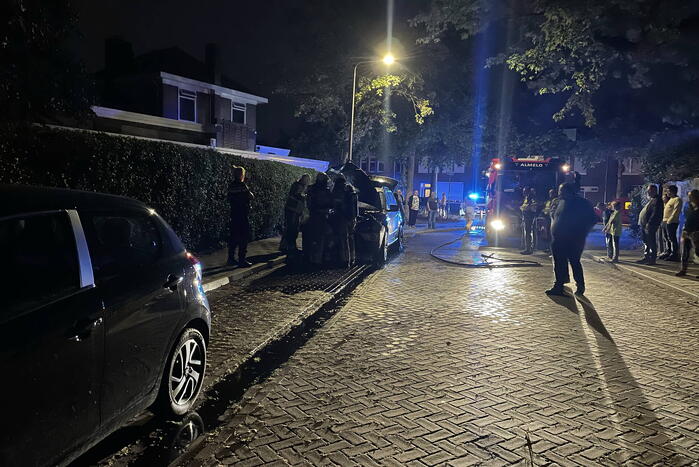 Brand in geparkeerde auto snel geblust