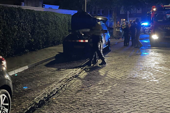 Brand in geparkeerde auto snel geblust