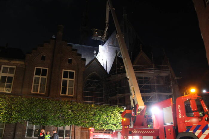 Overleden persoon aangetroffen op dak van kerk