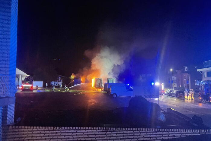 Meerdere trailers verwoest vanwege brand