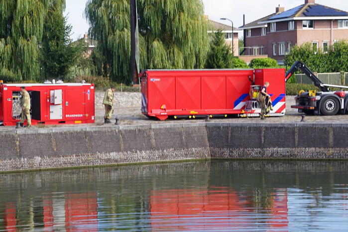 Grote brand op dak van woning