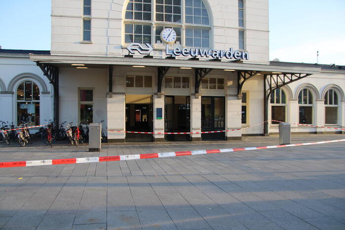 Twee zwaargewonden aangetroffen, één persoon raakt te water