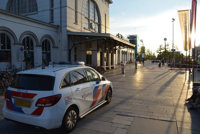 Twee zwaargewonden aangetroffen, één persoon raakt te water